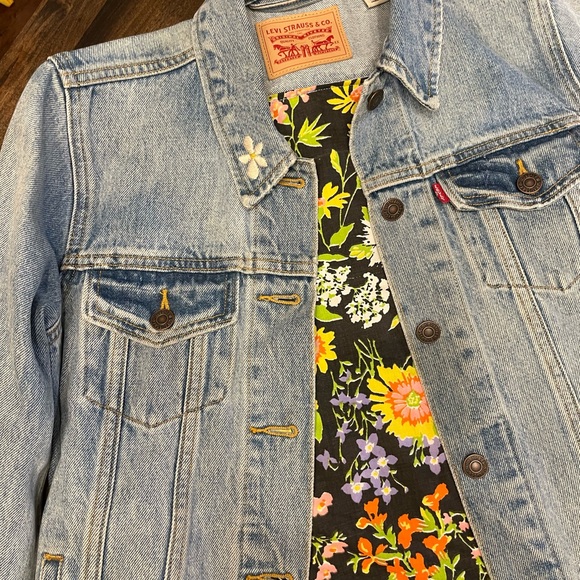 Mary Jane Levi’s denim jacket - Picture 6 of 8